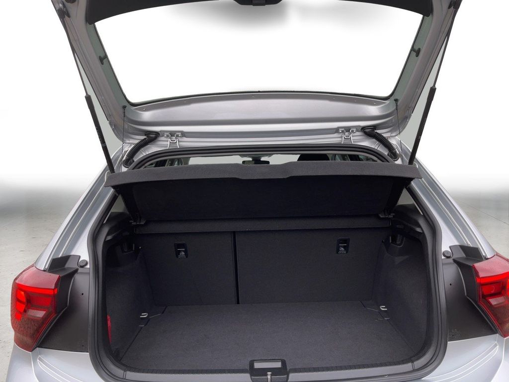 Volkswagen Polo 2024 г. Серебристый, пробег 19846 км