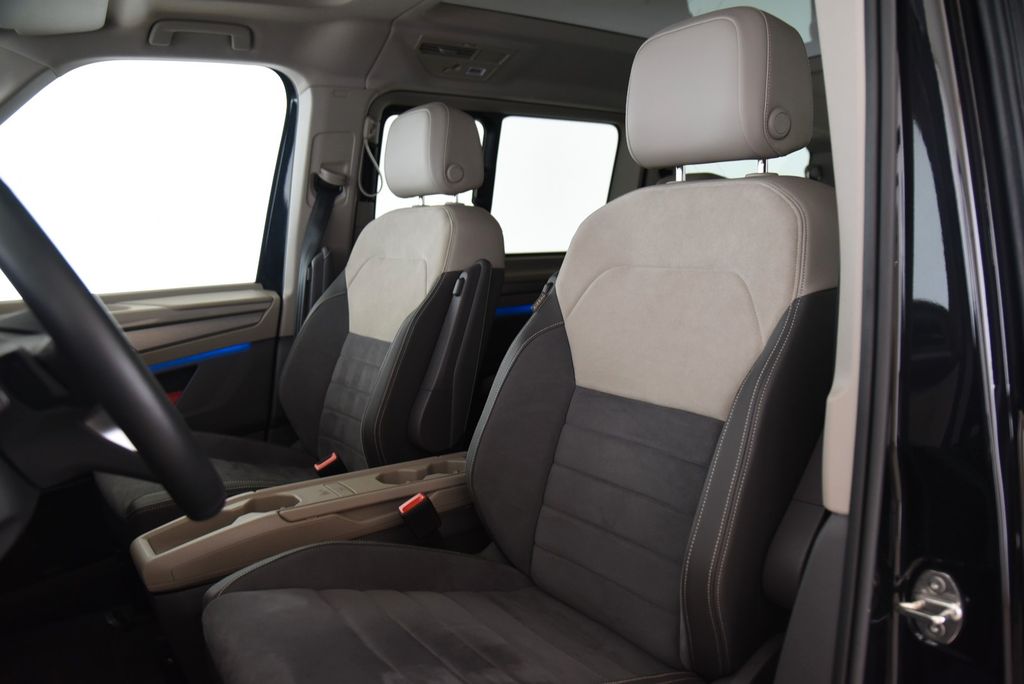 Volkswagen T7 MULTIVAN 2025 г. Чёрный, пробег 27500 км
