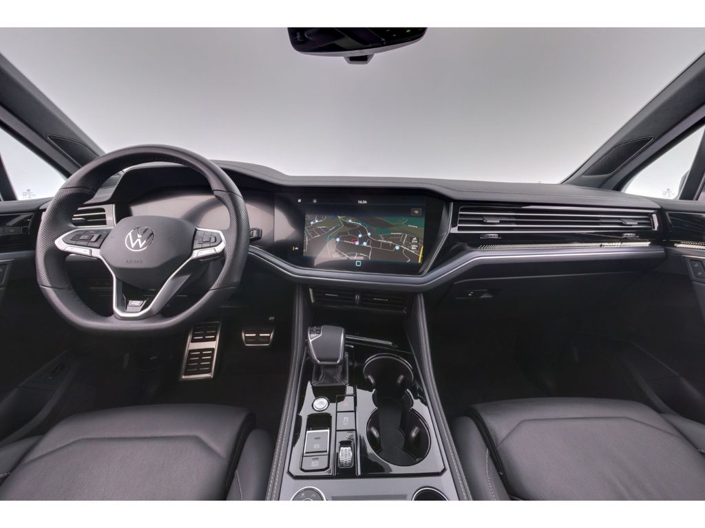 Volkswagen Touareg 2025 г. Чёрный, пробег 38050 км