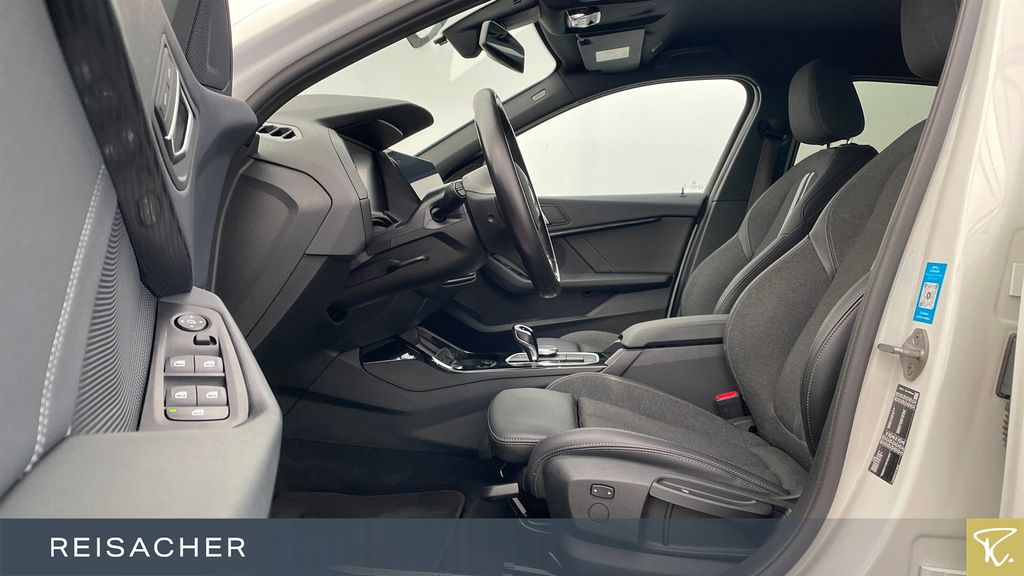 BMW 118 2023 г. Белый, пробег 49002 км