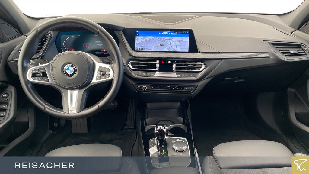 BMW 118 2023 г. Белый, пробег 49002 км