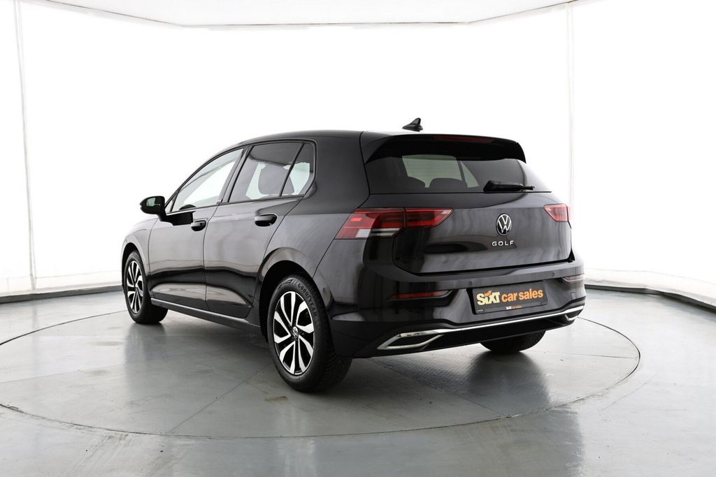 Volkswagen Golf 2023 г. Чёрный, пробег 32856 км