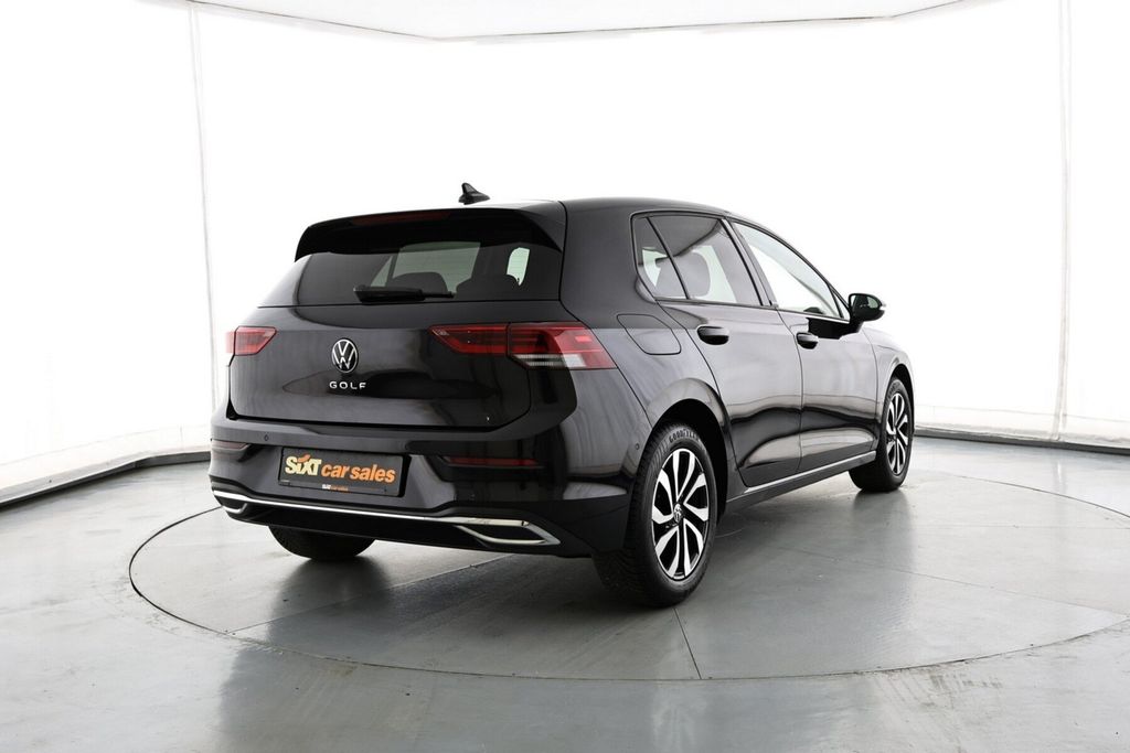 Volkswagen Golf 2023 г. Чёрный, пробег 32856 км