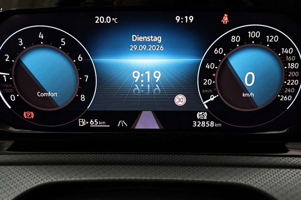 Volkswagen Golf 2023 г. Чёрный, пробег 32856 км