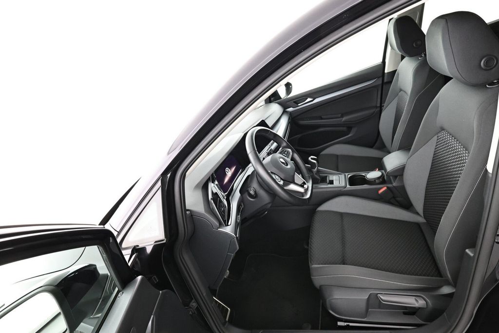 Volkswagen Golf 2023 г. Чёрный, пробег 32856 км