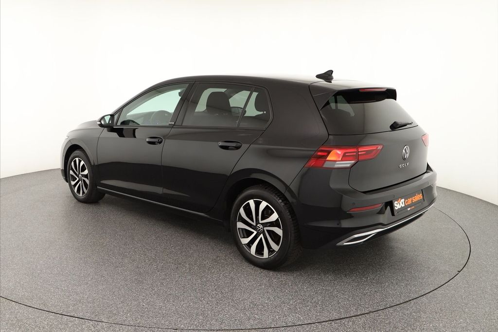 Volkswagen Golf 2023 г. Чёрный, пробег 35679 км