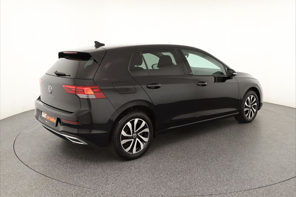 Volkswagen Golf 2023 г. Чёрный, пробег 35679 км