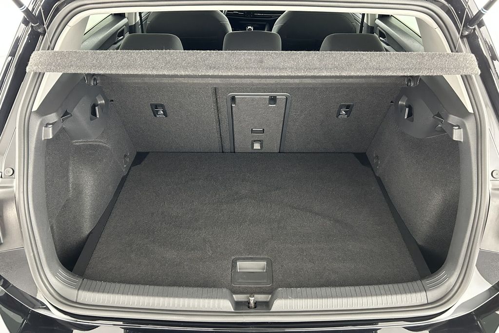 Volkswagen Golf 2023 г. Чёрный, пробег 35679 км
