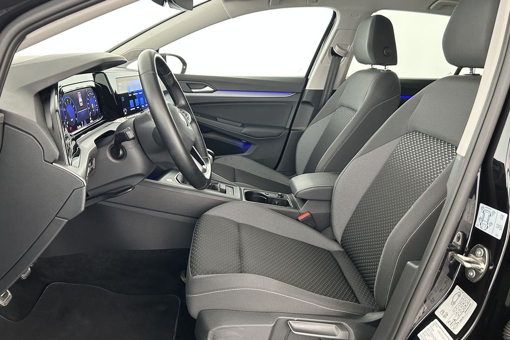 Volkswagen Golf 2023 г. Чёрный, пробег 35679 км