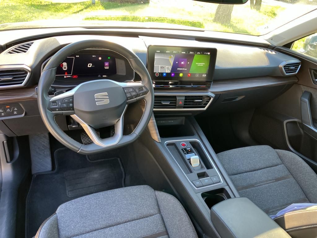 SEAT Leon 2023 г. Серый, пробег 57982 км