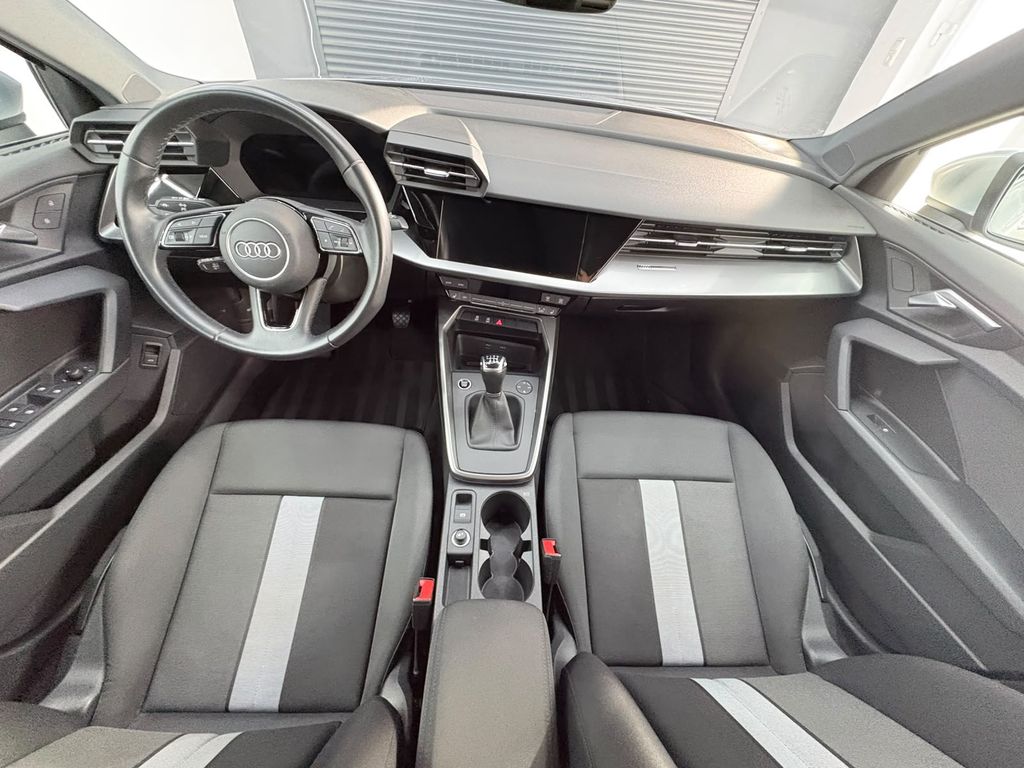 Audi A3 2023 г. Серебристый, пробег 30000 км