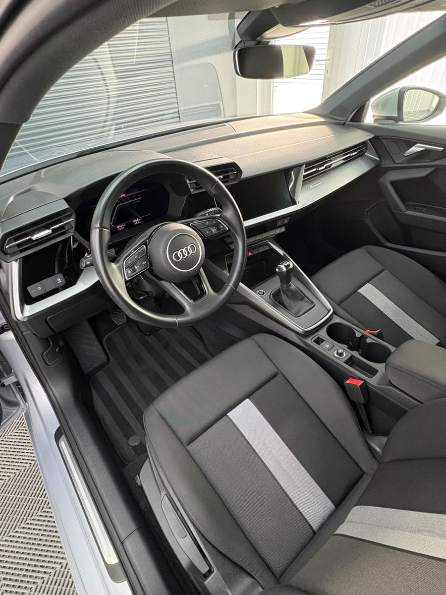 Audi A3 2023 г. Серебристый, пробег 30000 км