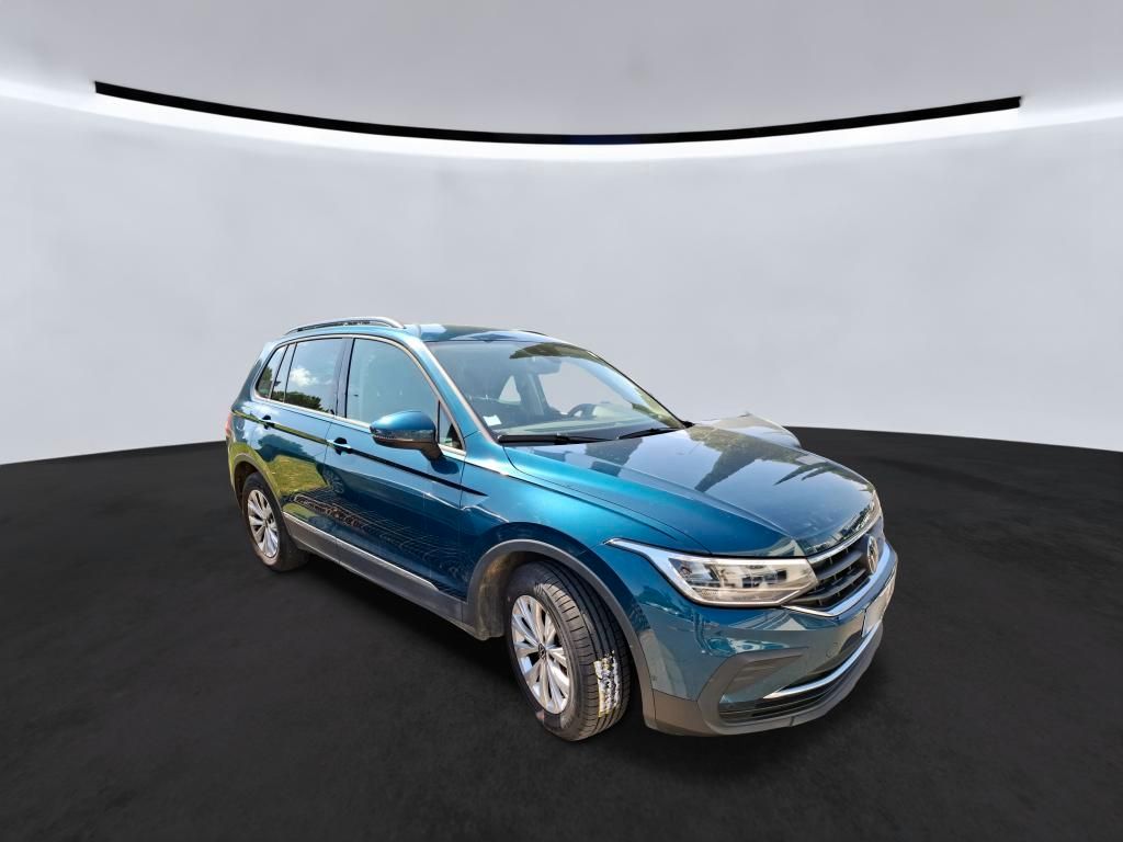 Volkswagen Tiguan 2024 г. Синий, пробег 44710 км