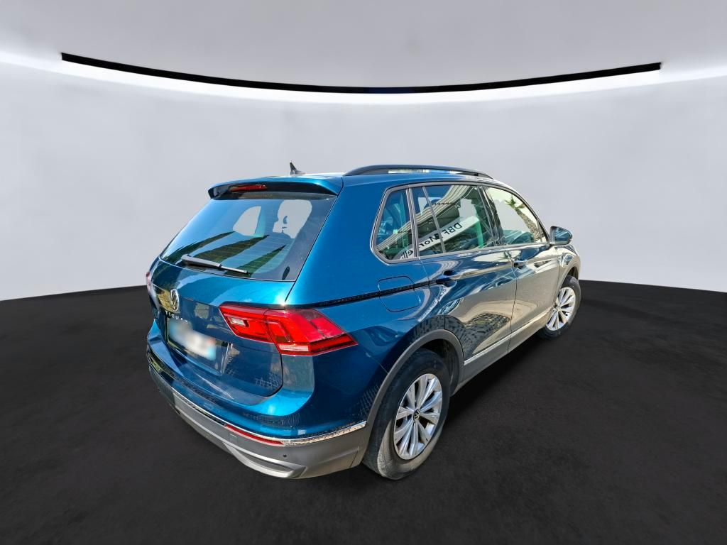 Volkswagen Tiguan 2024 г. Синий, пробег 44710 км