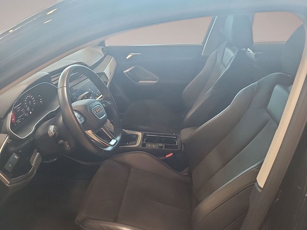 Audi Q3 2024 г. Чёрный, пробег 33331 км
