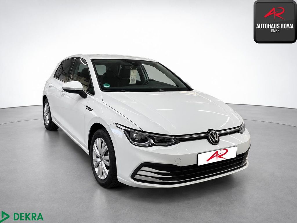 Volkswagen Golf 2023 г. Белый, пробег 7410 км