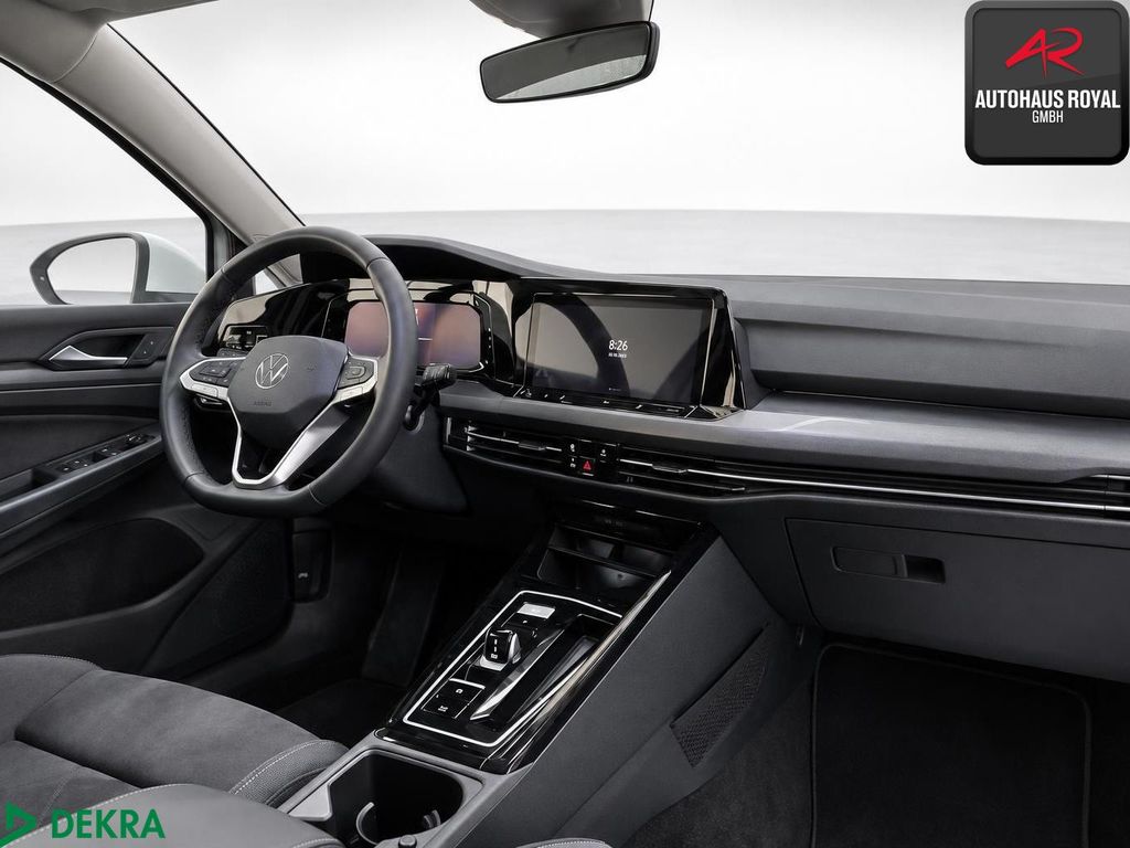 Volkswagen Golf 2023 г. Белый, пробег 7410 км