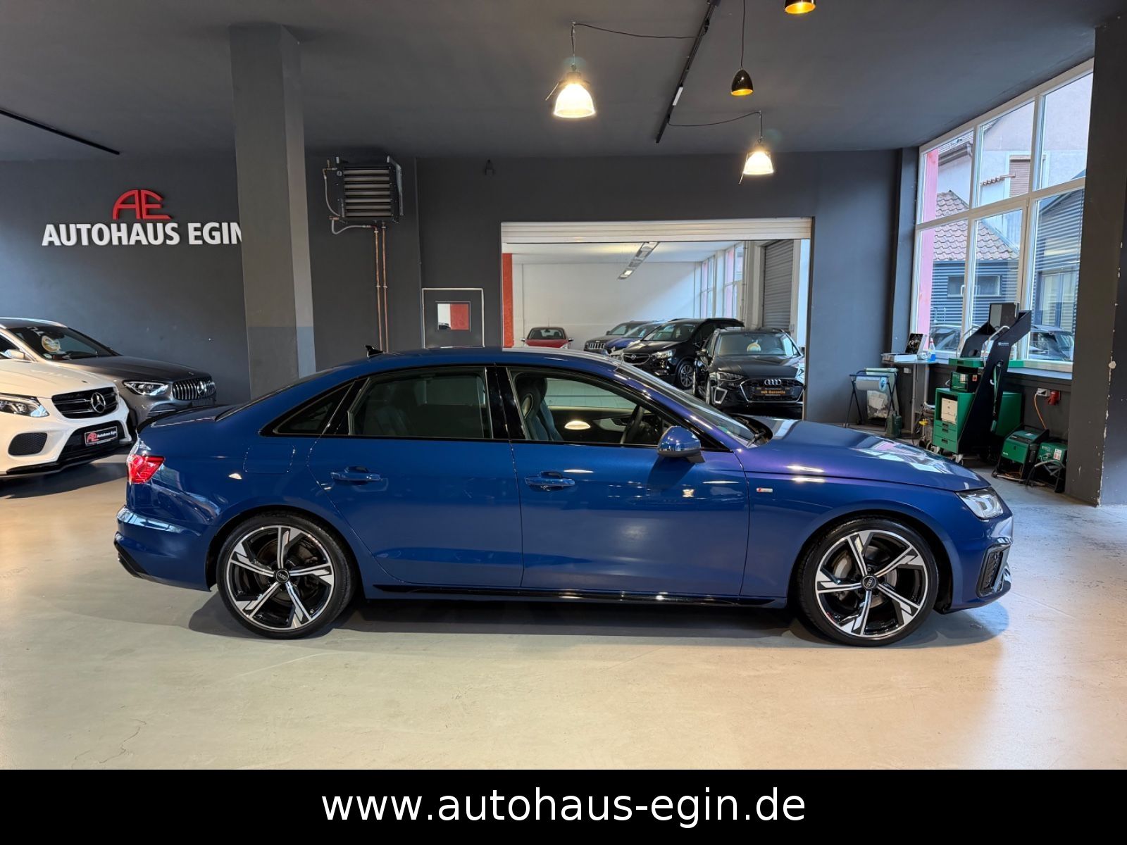 Audi A4 2023 г. Синий, пробег 52000 км