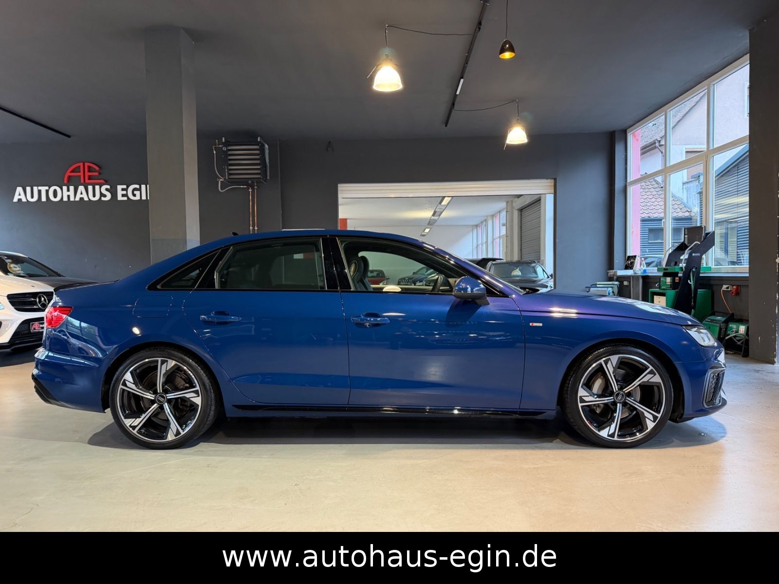 Audi A4 2023 г. Синий, пробег 52000 км
