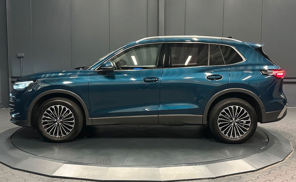 Volkswagen Tiguan 2025 г. Синий, пробег 12000 км