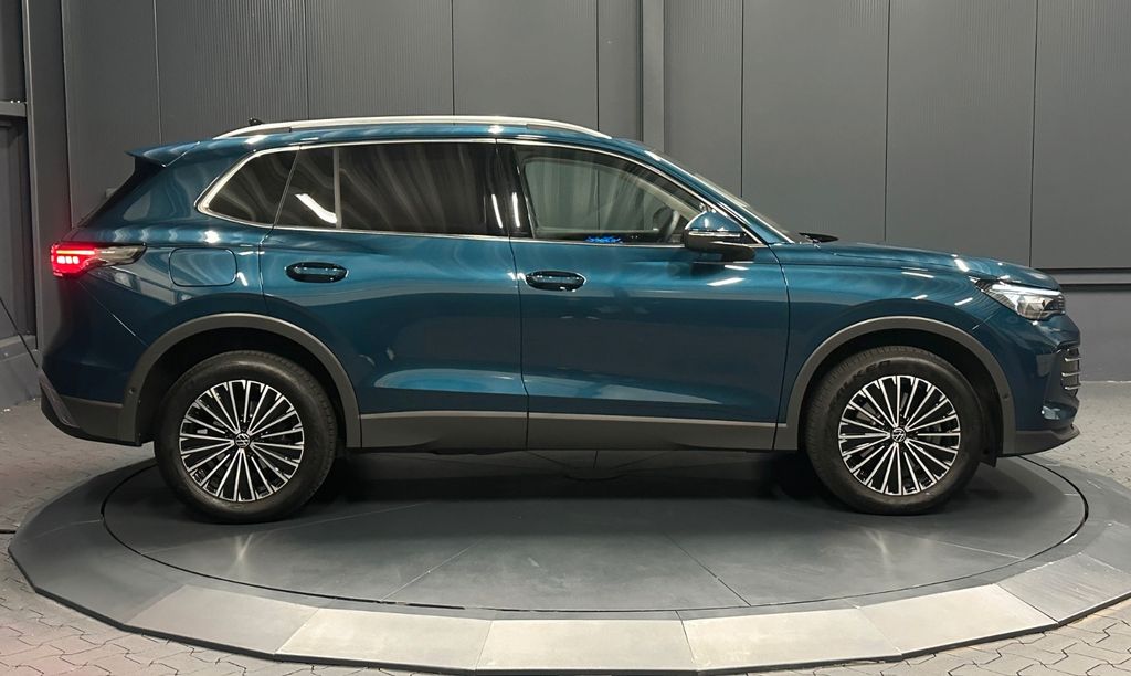 Volkswagen Tiguan 2025 г. Синий, пробег 12000 км