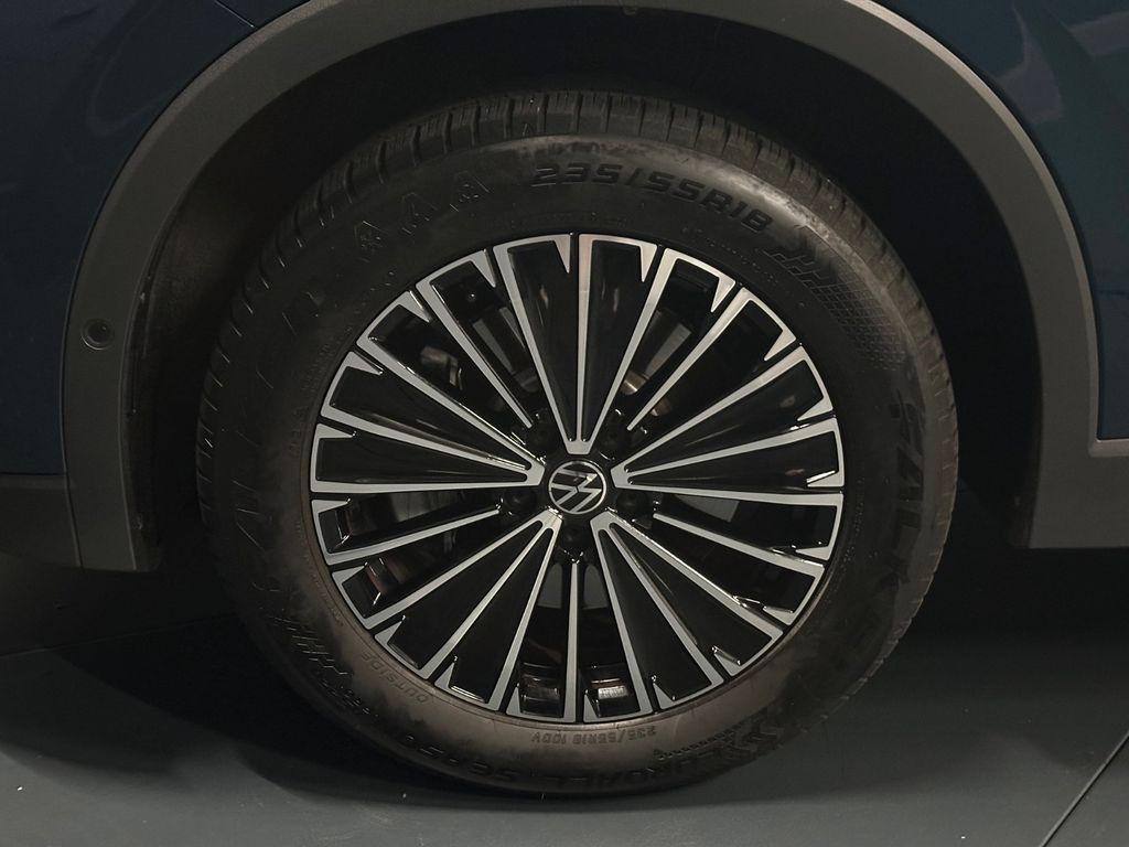 Volkswagen Tiguan 2025 г. Синий, пробег 12000 км