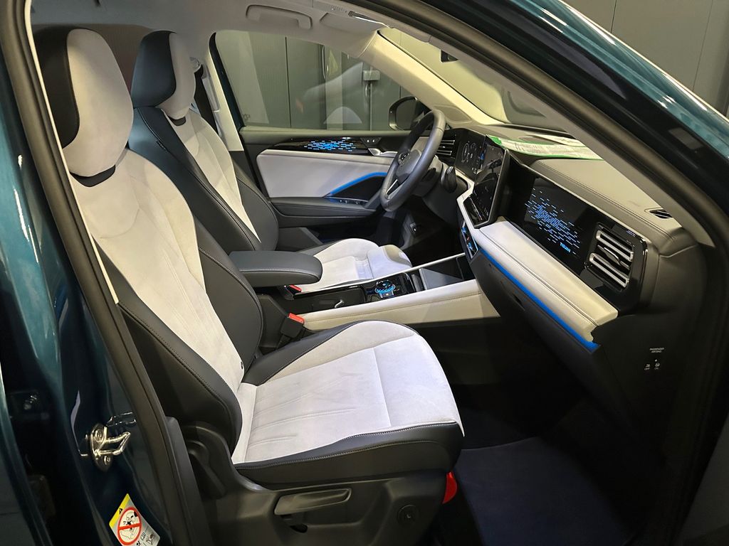 Volkswagen Tiguan 2025 г. Синий, пробег 12000 км