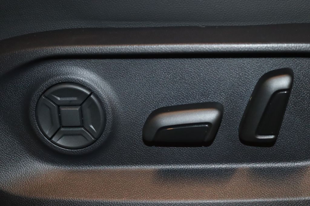 Volkswagen Touareg 2024 г. Белый, пробег 55200 км