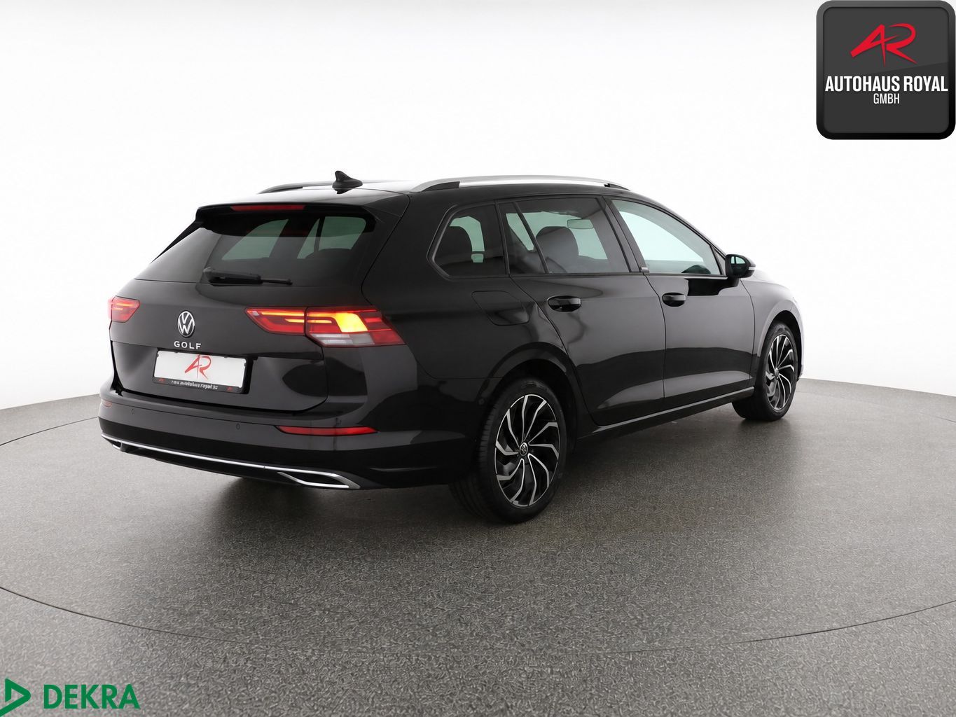 Volkswagen Golf 2024 г. Чёрный, пробег 37857 км