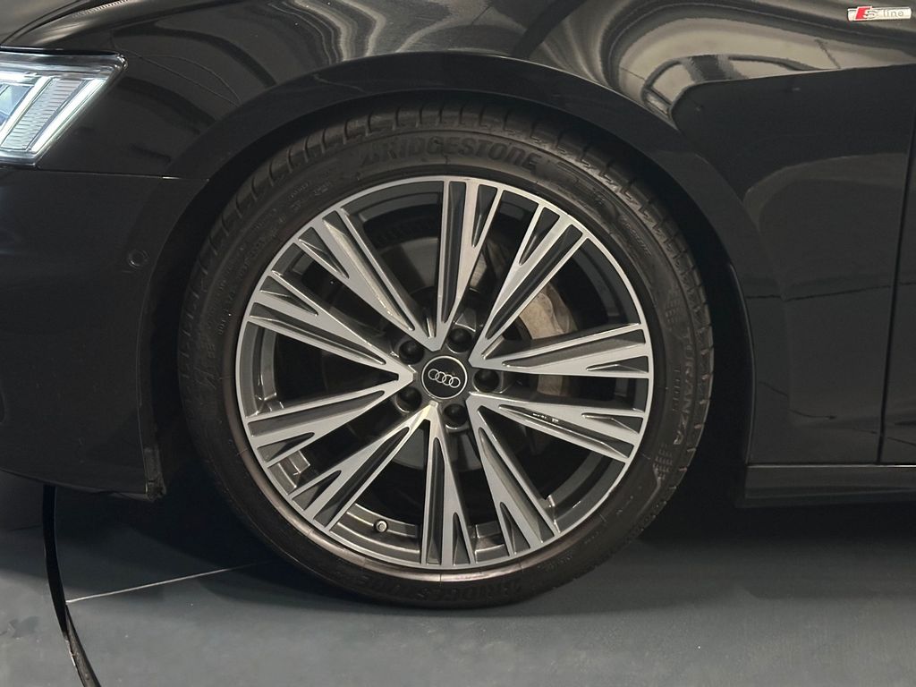 Audi A6 2023 г. Чёрный, пробег 46000 км