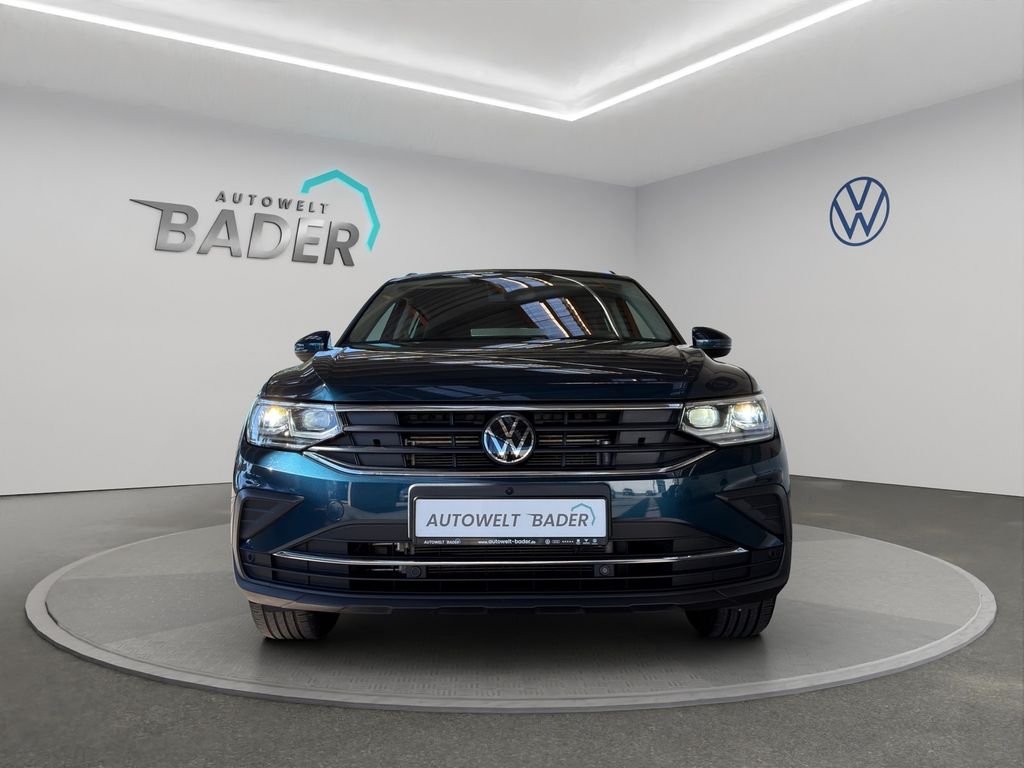 Volkswagen Tiguan 2023 г. Синий, пробег 46360 км