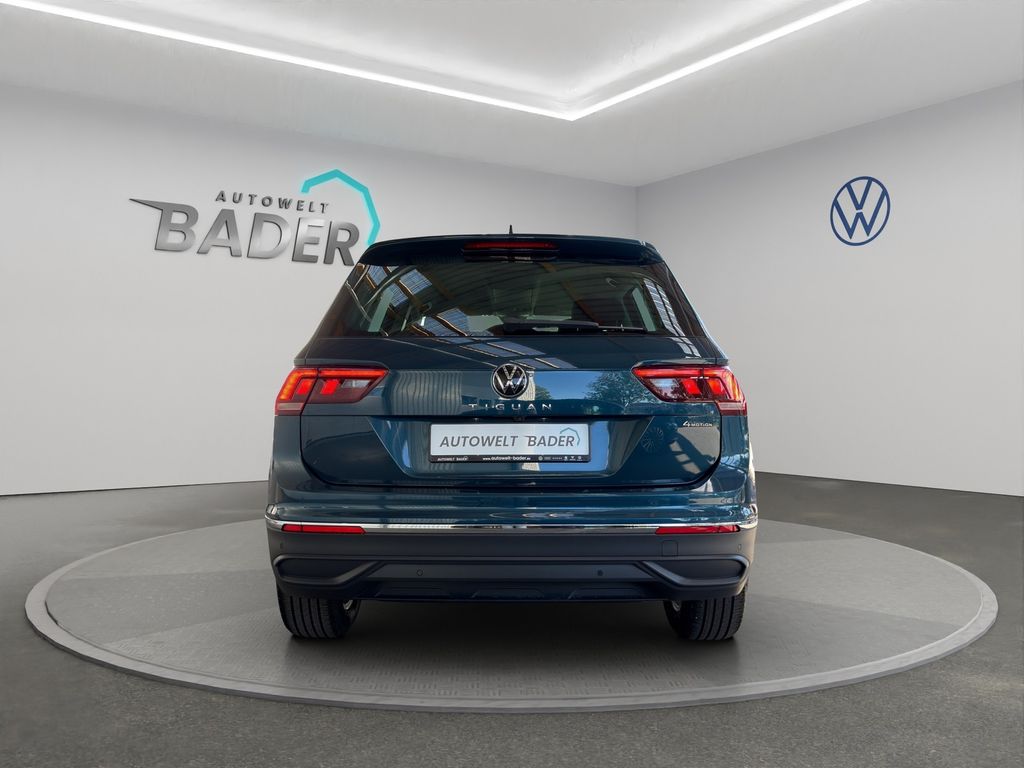 Volkswagen Tiguan 2023 г. Синий, пробег 46360 км