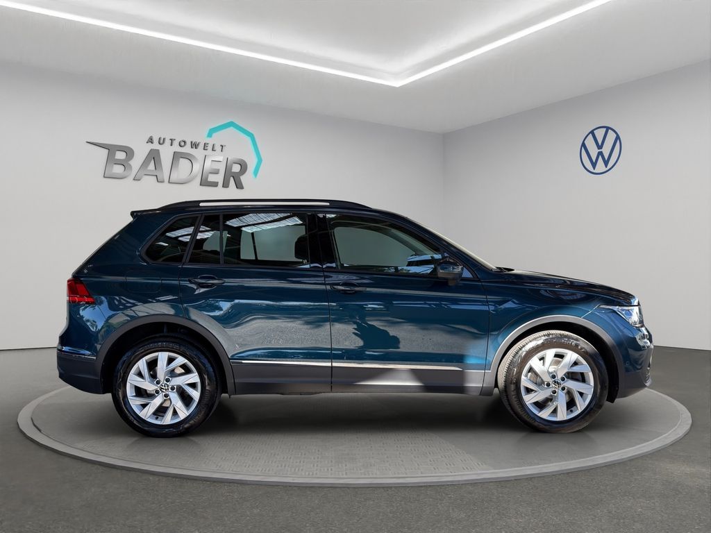 Volkswagen Tiguan 2023 г. Синий, пробег 46360 км