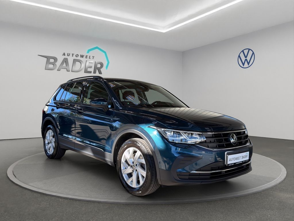 Volkswagen Tiguan 2023 г. Синий, пробег 46360 км