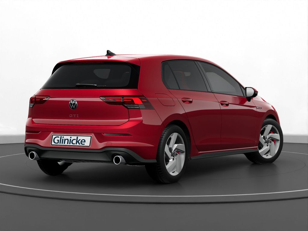 Volkswagen Golf 2023 г. Красный, пробег 18460 км