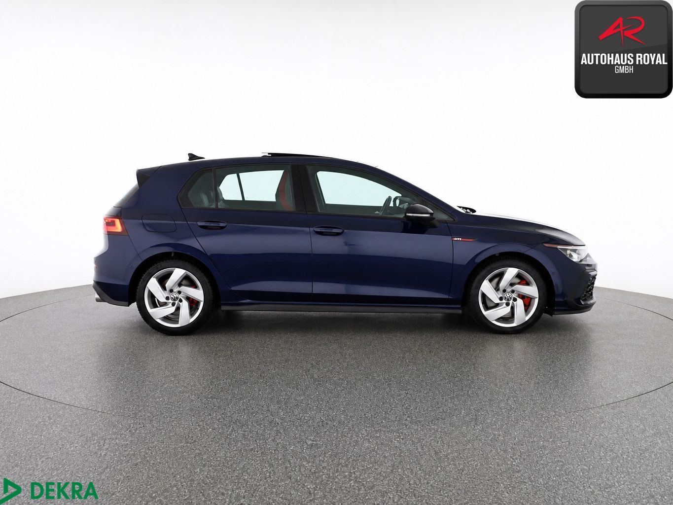 Volkswagen Golf 2024 г. Синий, пробег 29451 км