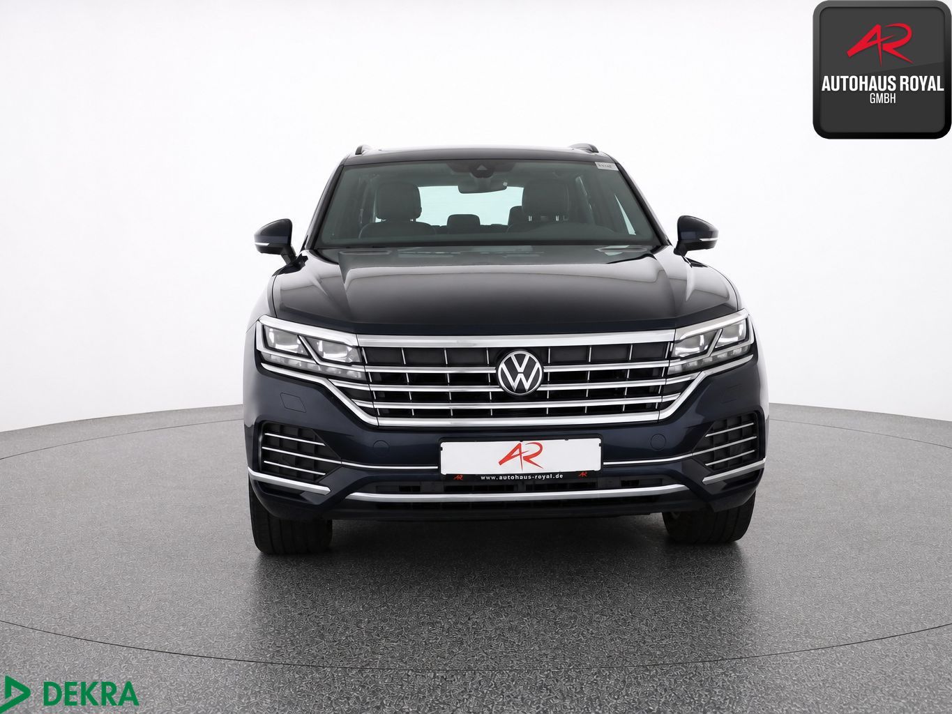 Volkswagen Touareg 2023 г. Синий, пробег 57900 км