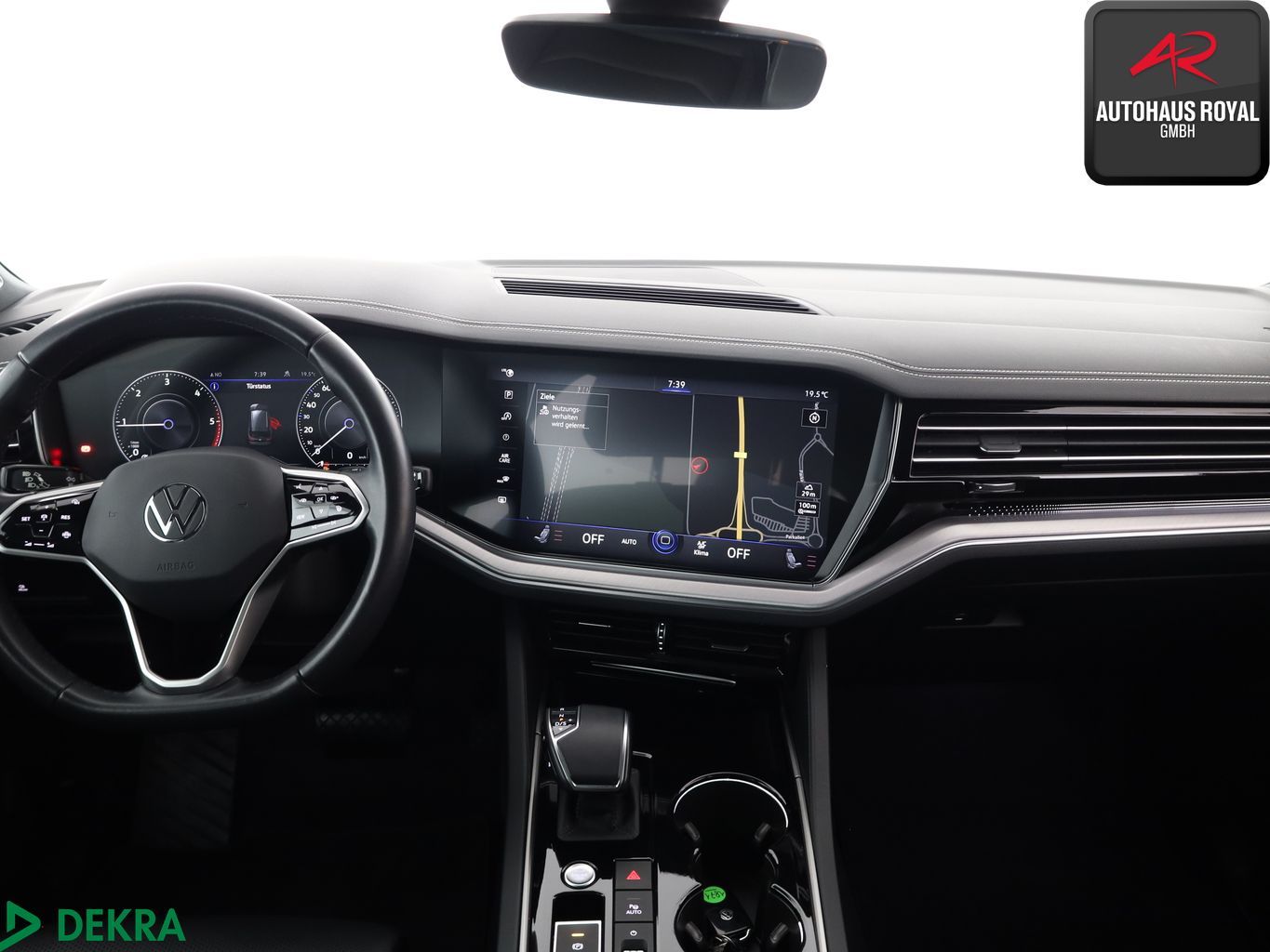 Volkswagen Touareg 2023 г. Синий, пробег 57900 км
