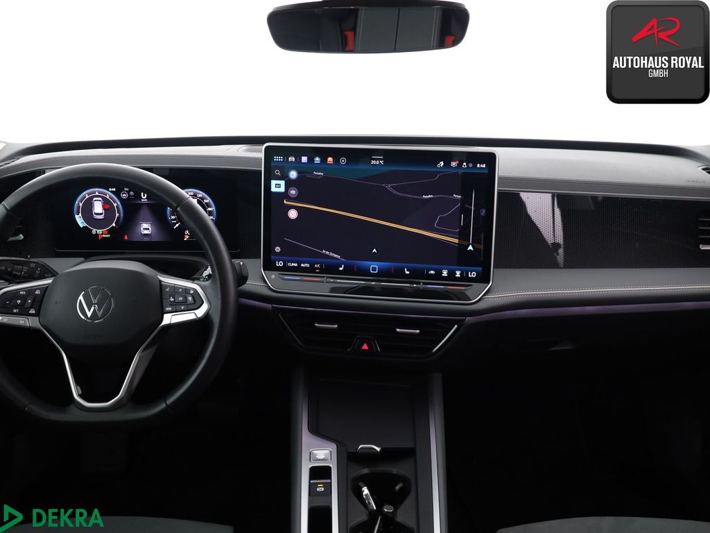 Volkswagen Passat 2024 г. Белый, пробег 23417 км