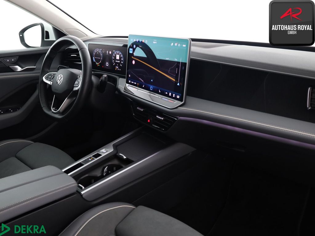 Volkswagen Passat 2024 г. Белый, пробег 23417 км