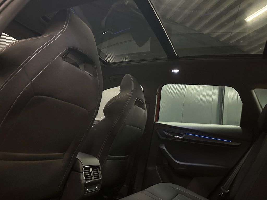 Skoda Karoq 2023 г. Красный, пробег 55000 км