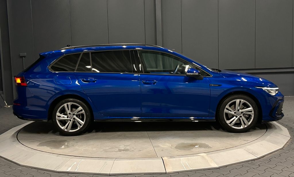 Volkswagen Golf 2024 г. Синий, пробег 30000 км