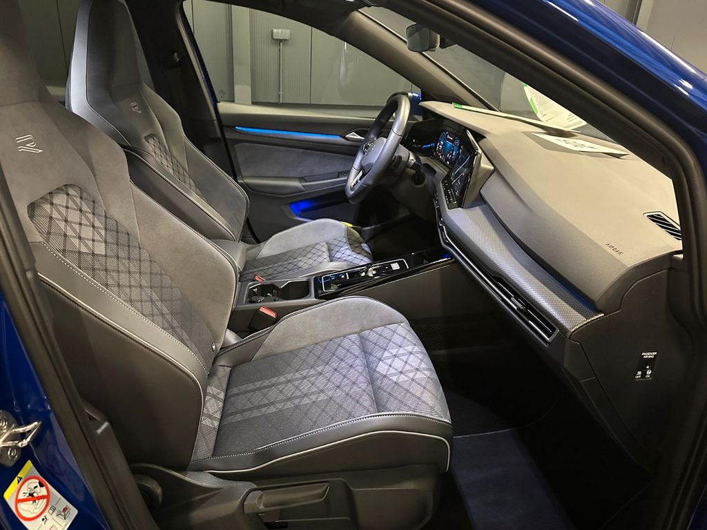 Volkswagen Golf 2024 г. Синий, пробег 30000 км
