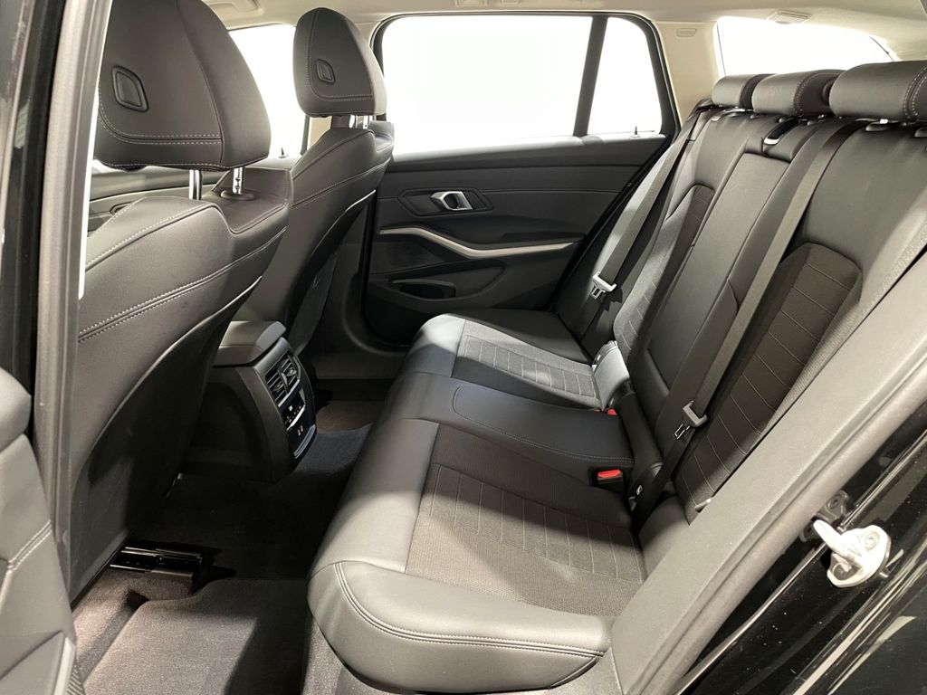 BMW 320 2024 г. Чёрный, пробег 45000 км