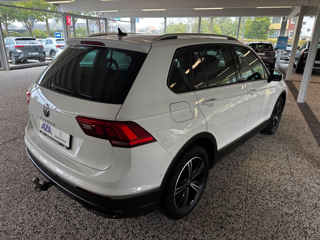 Volkswagen Tiguan 2022 г. Белый, пробег 47083 км