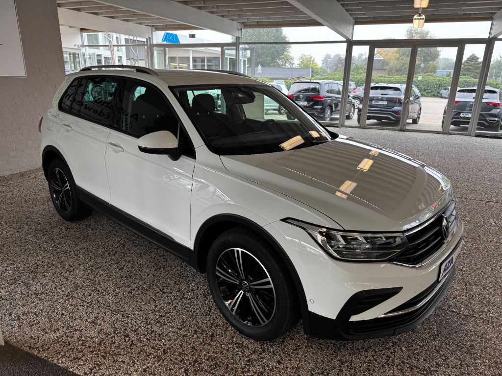 Volkswagen Tiguan 2022 г. Белый, пробег 47083 км