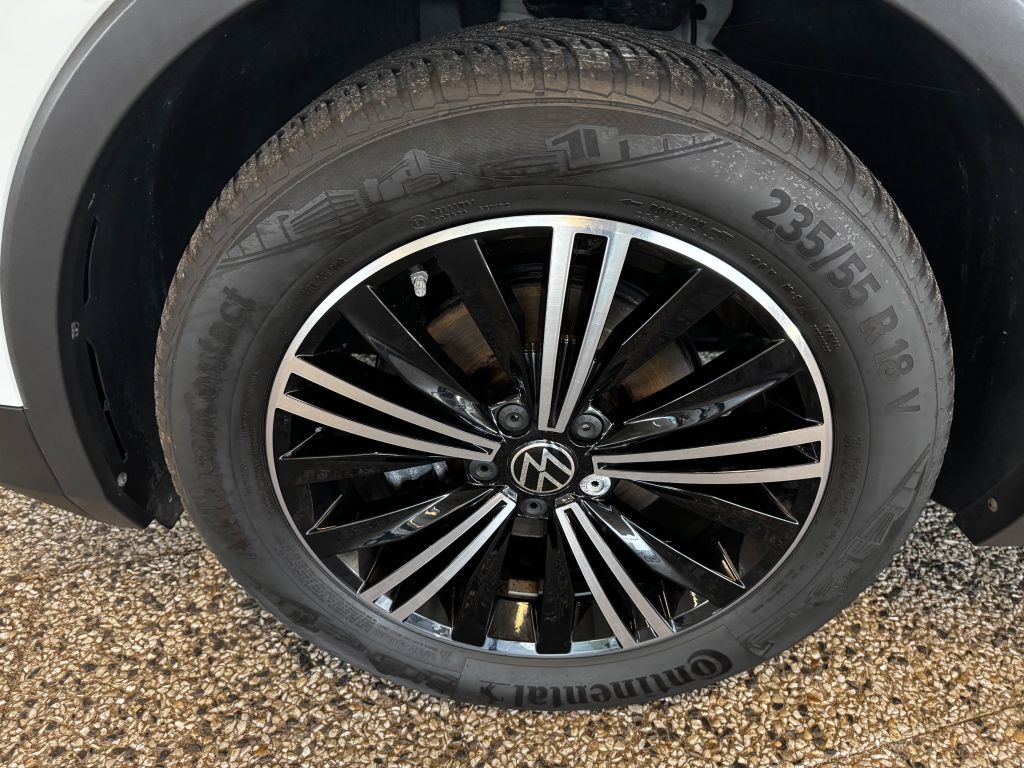Volkswagen Tiguan 2022 г. Белый, пробег 47083 км