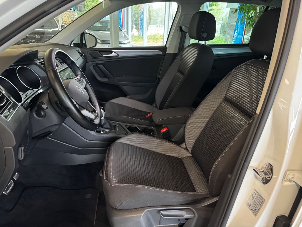 Volkswagen Tiguan 2022 г. Белый, пробег 47083 км