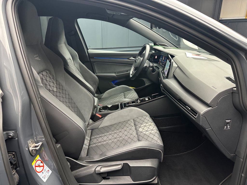 Volkswagen Golf 2024 г. Серый, пробег 35000 км