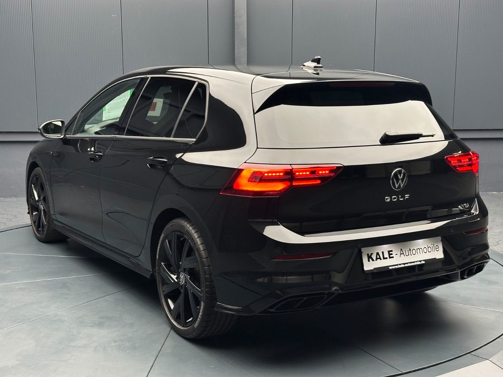 Volkswagen Golf 2024 г. Чёрный, пробег 24000 км